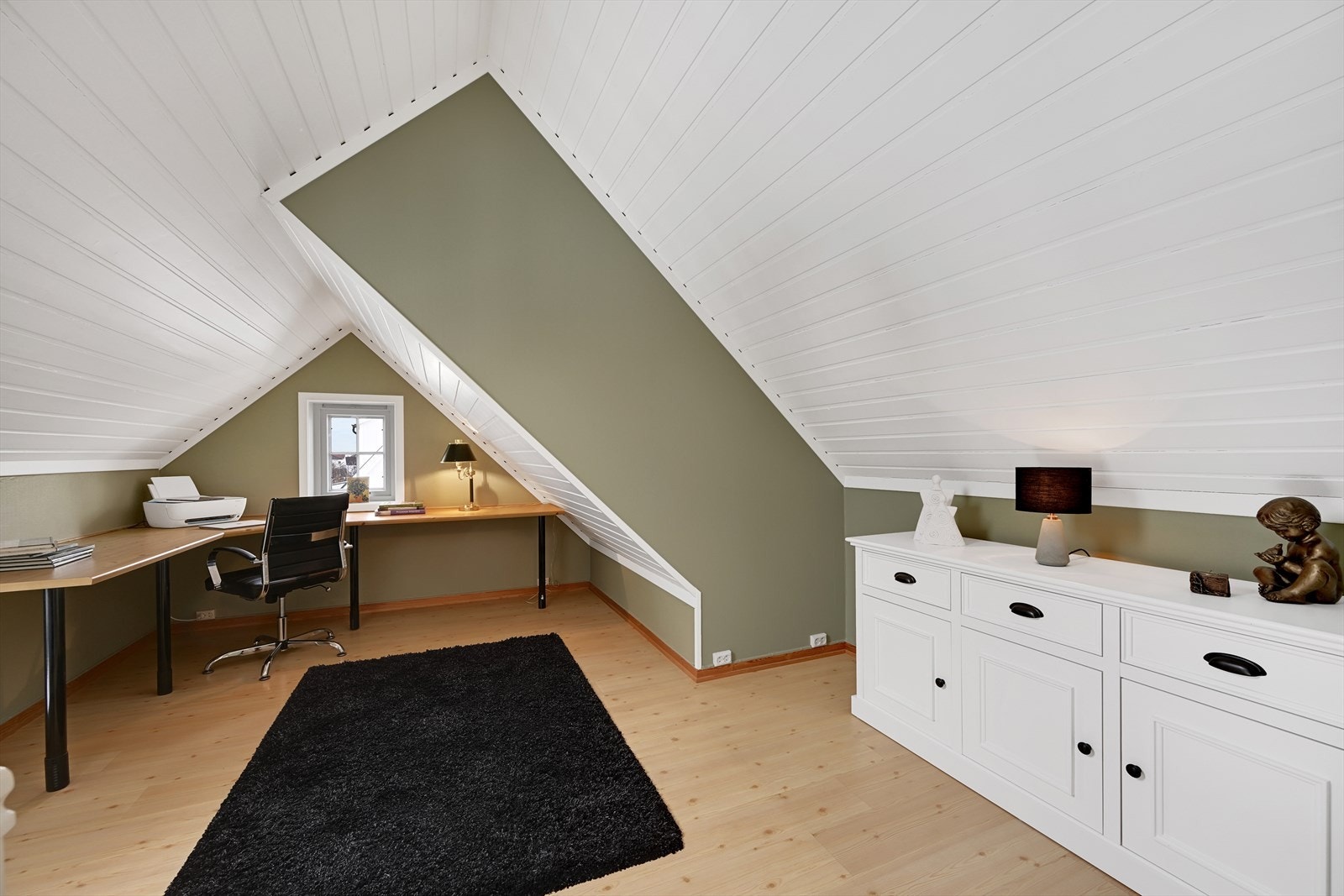 Loftstue/kontor gir et moderne og rent uttrykk Galleribilde