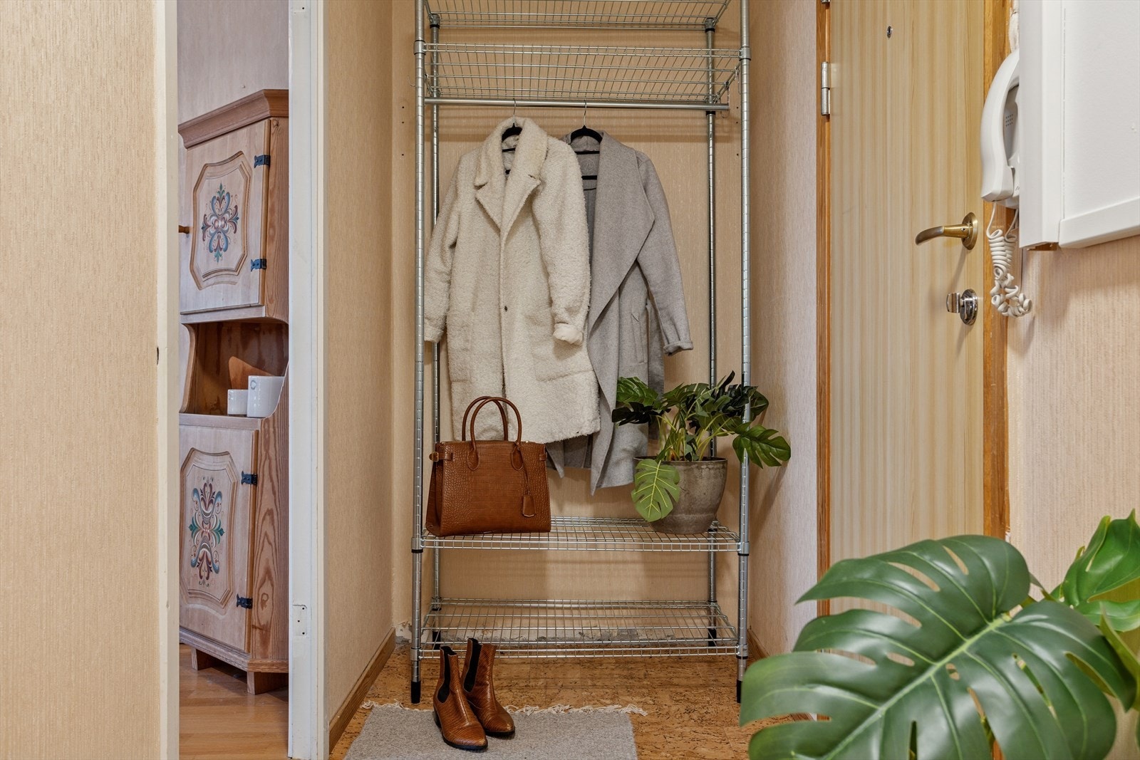 Velkommen inn i denne 65m² leiligheten i 2. etg på vakre Sølvberget. Dørtelefon og heis i bygget! Galleribilde