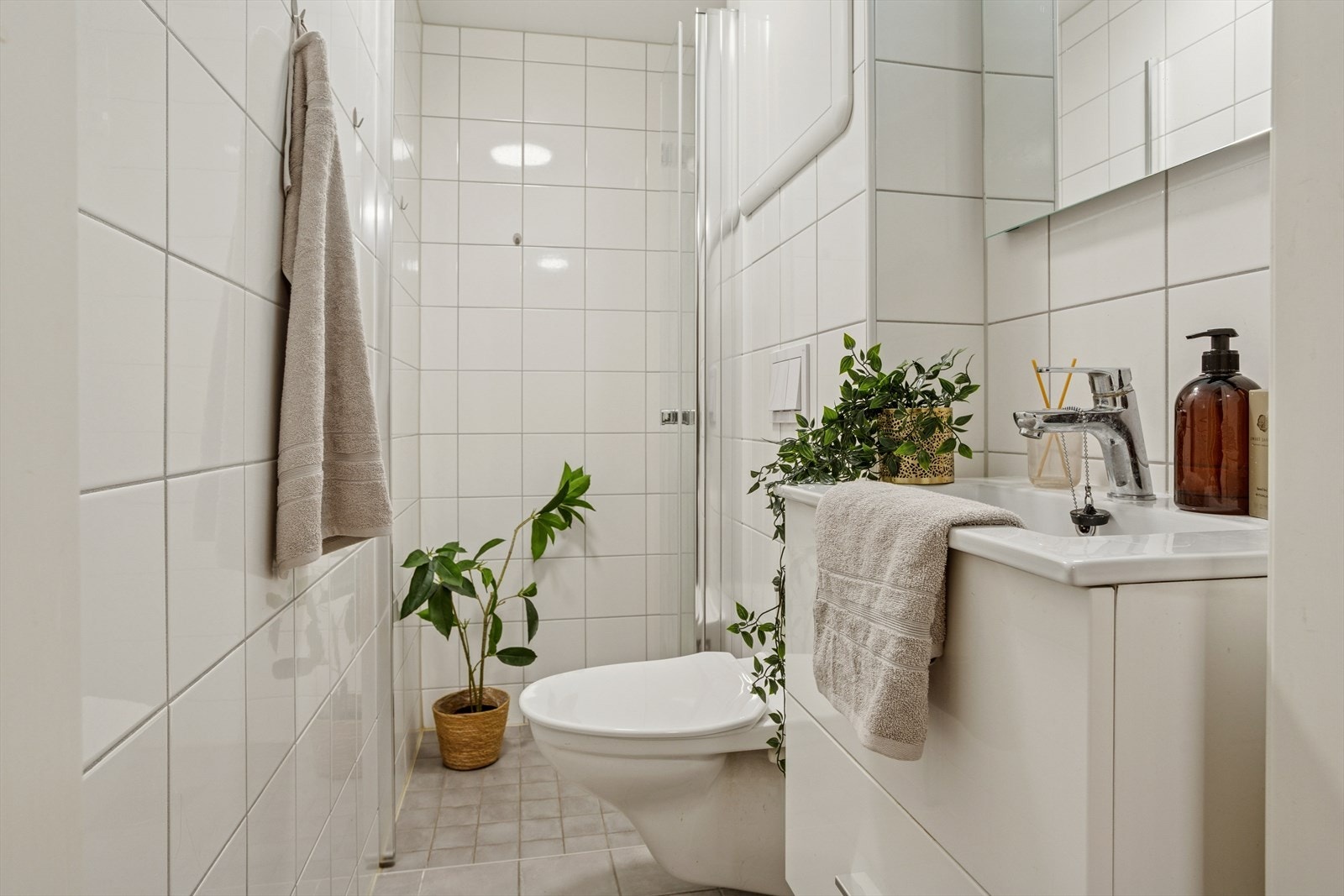 Baderommet er nytt fra 2020 og ble oppgradert i regi av borettslaget. Galleribilde