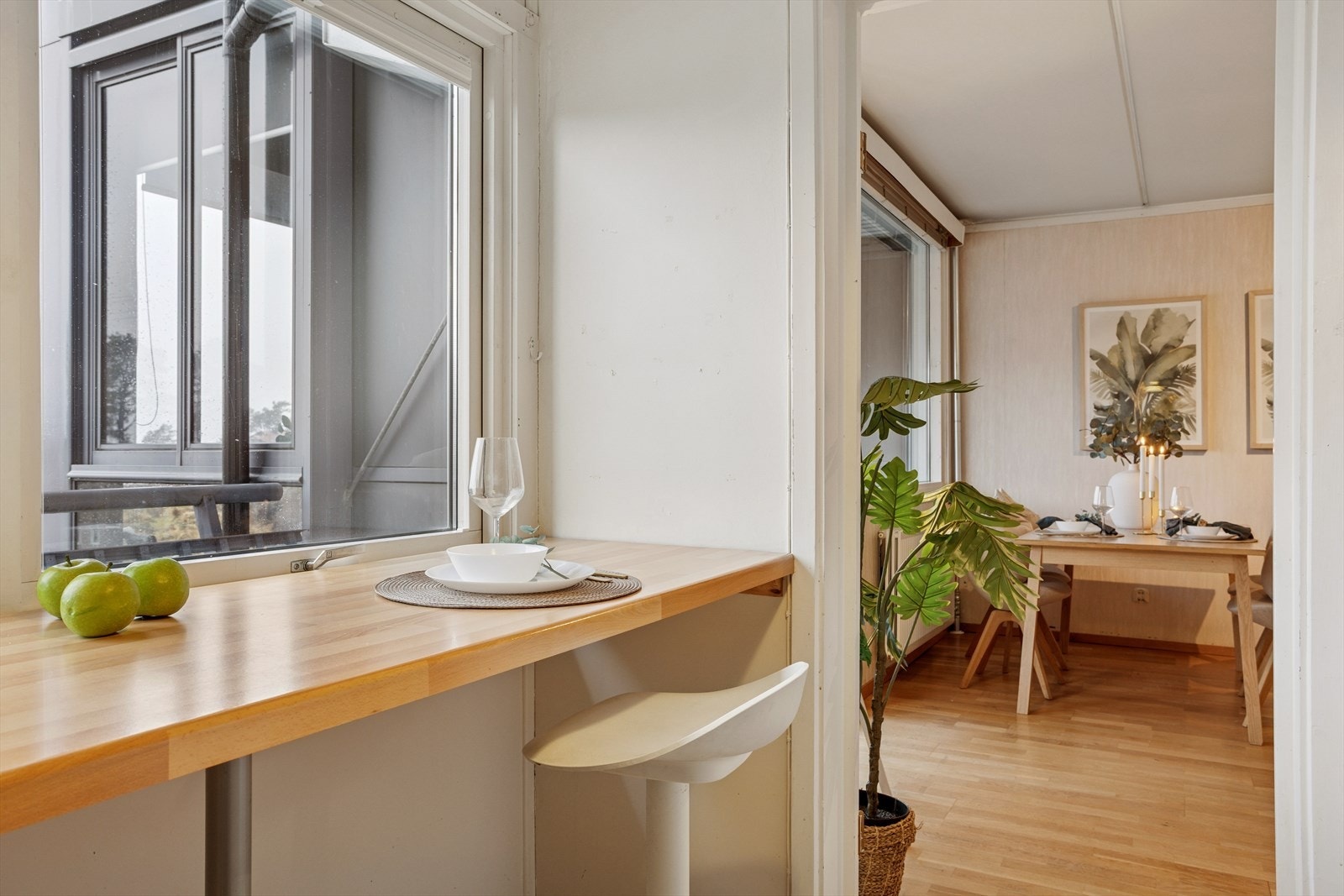 Videre beveger vi oss ut mot... Galleribilde