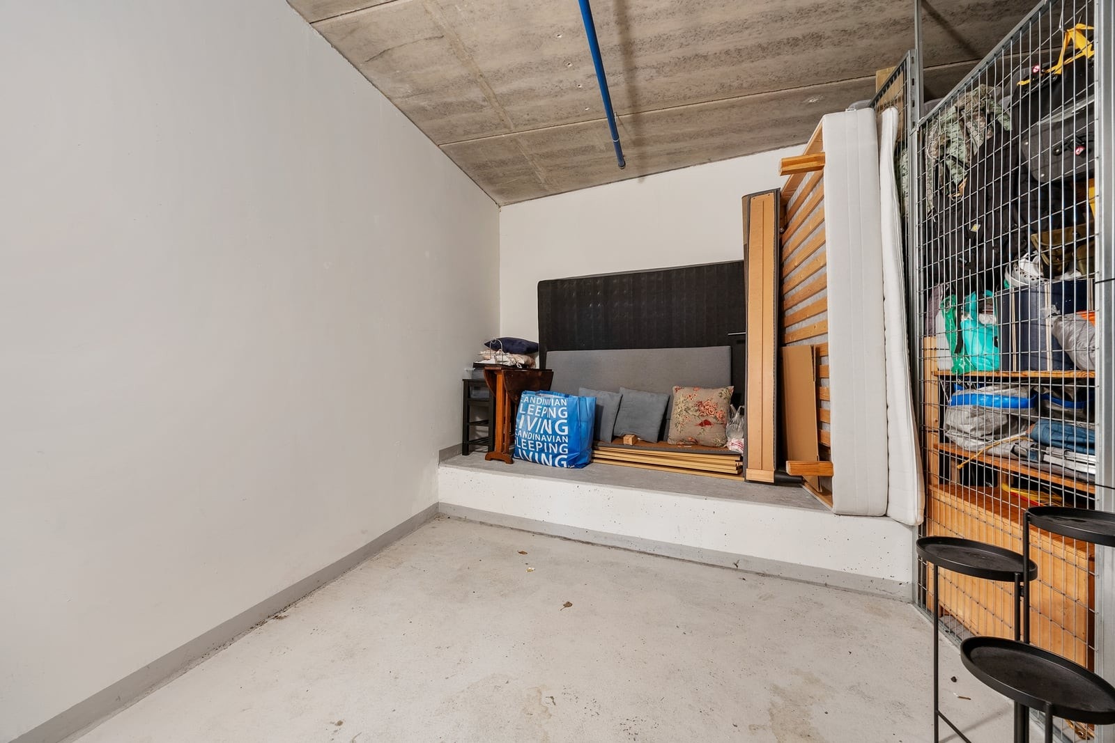 Til leiligheten hører en bod i kjelleren for ekstra lagring. Galleribilde