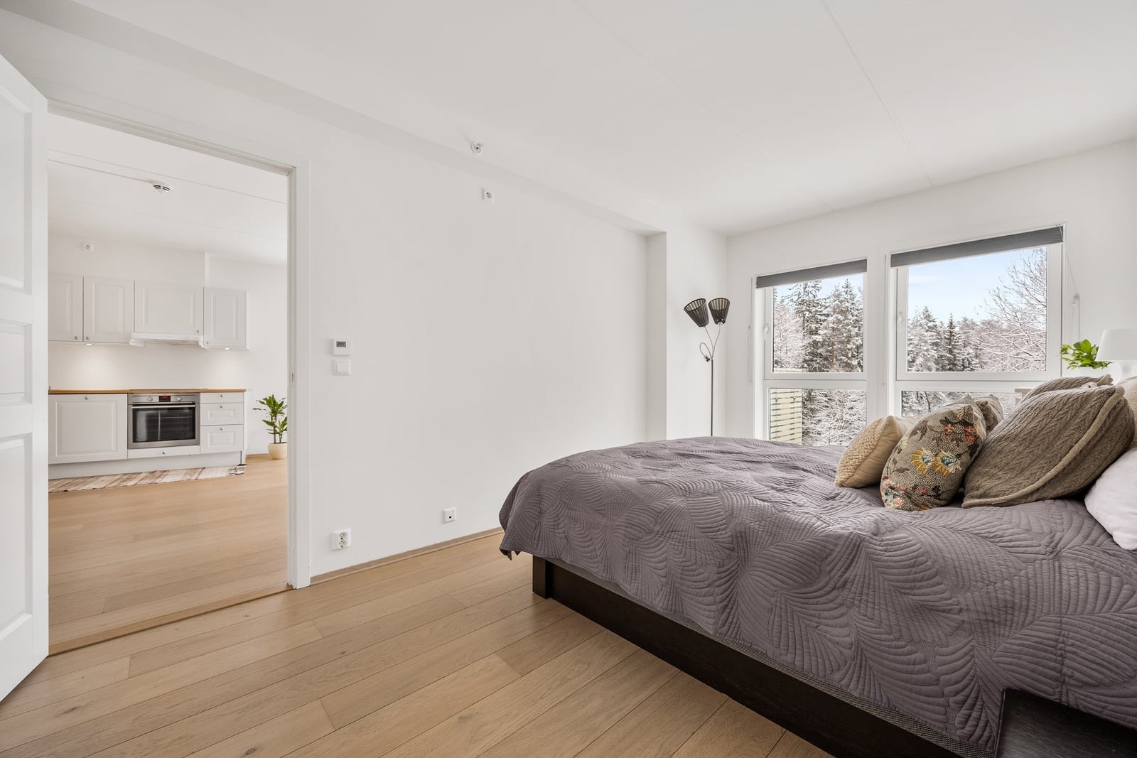 Soverommet ligger praktisk til med adkomst fra stuen. Galleribilde