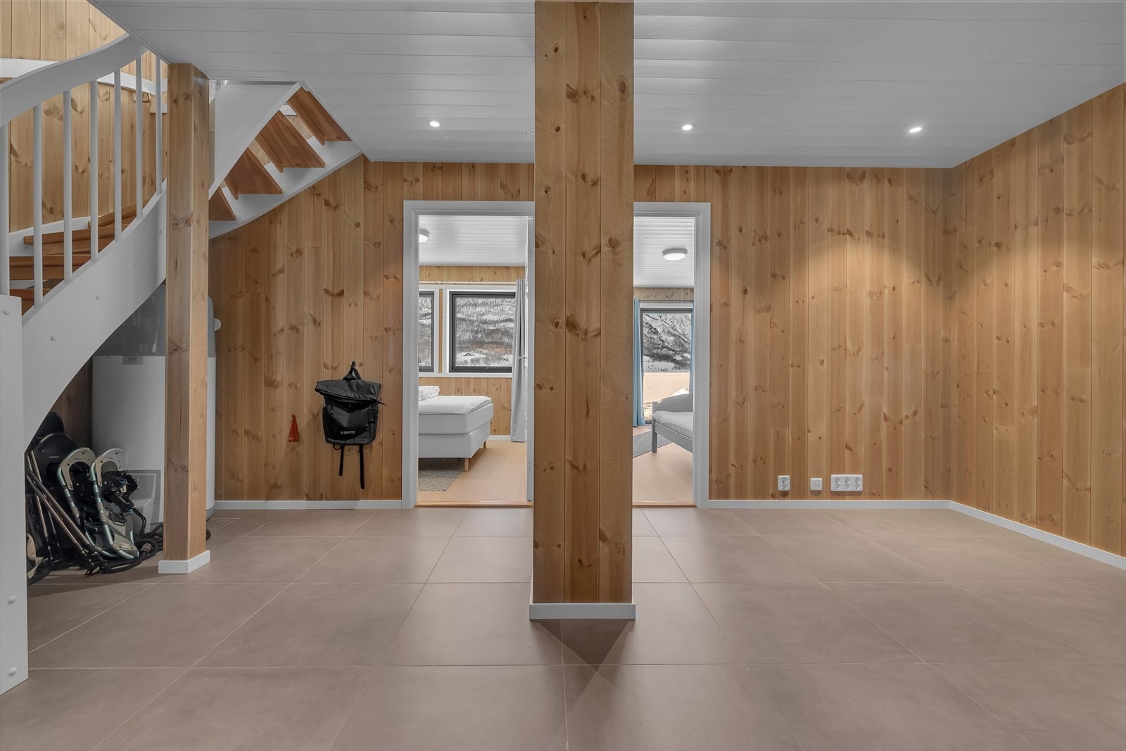 Naustrom er integrert i boareal så man kan f.eks ha TV-stue nede Galleribilde