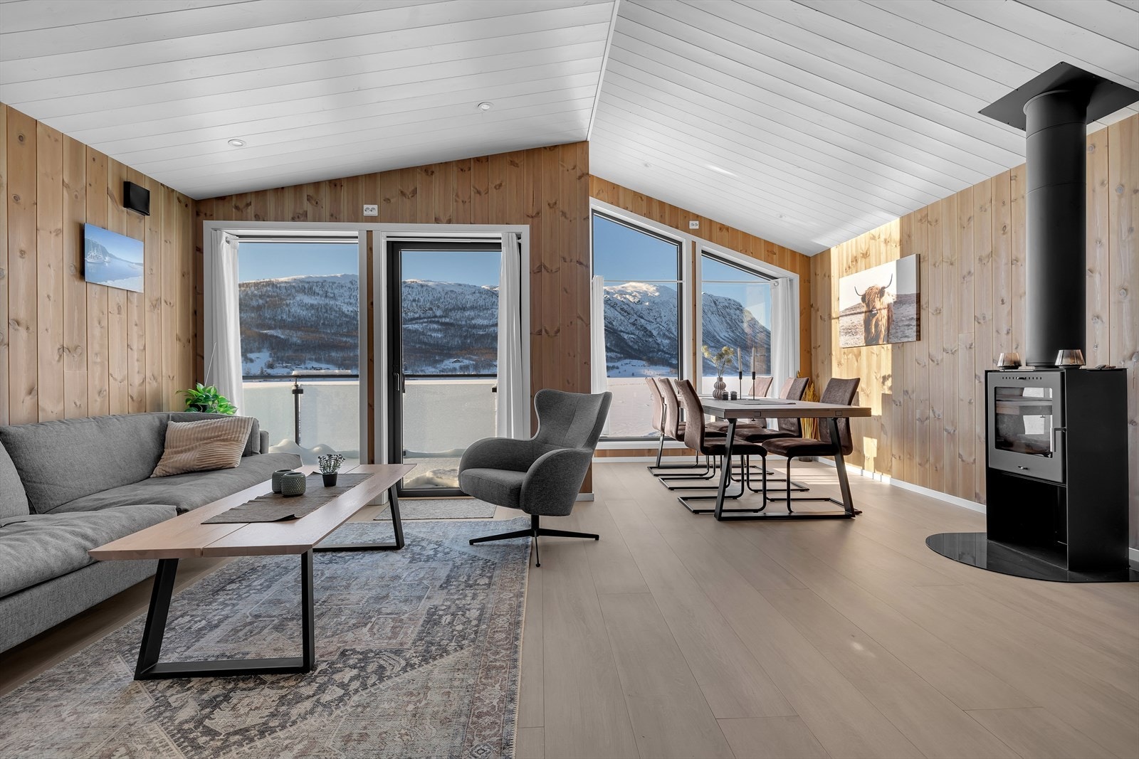 Hytten selges fullt møblert Galleribilde