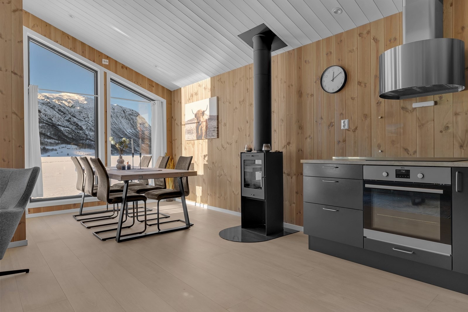 Store vinduer som gir mye lysinnslipp Galleribilde