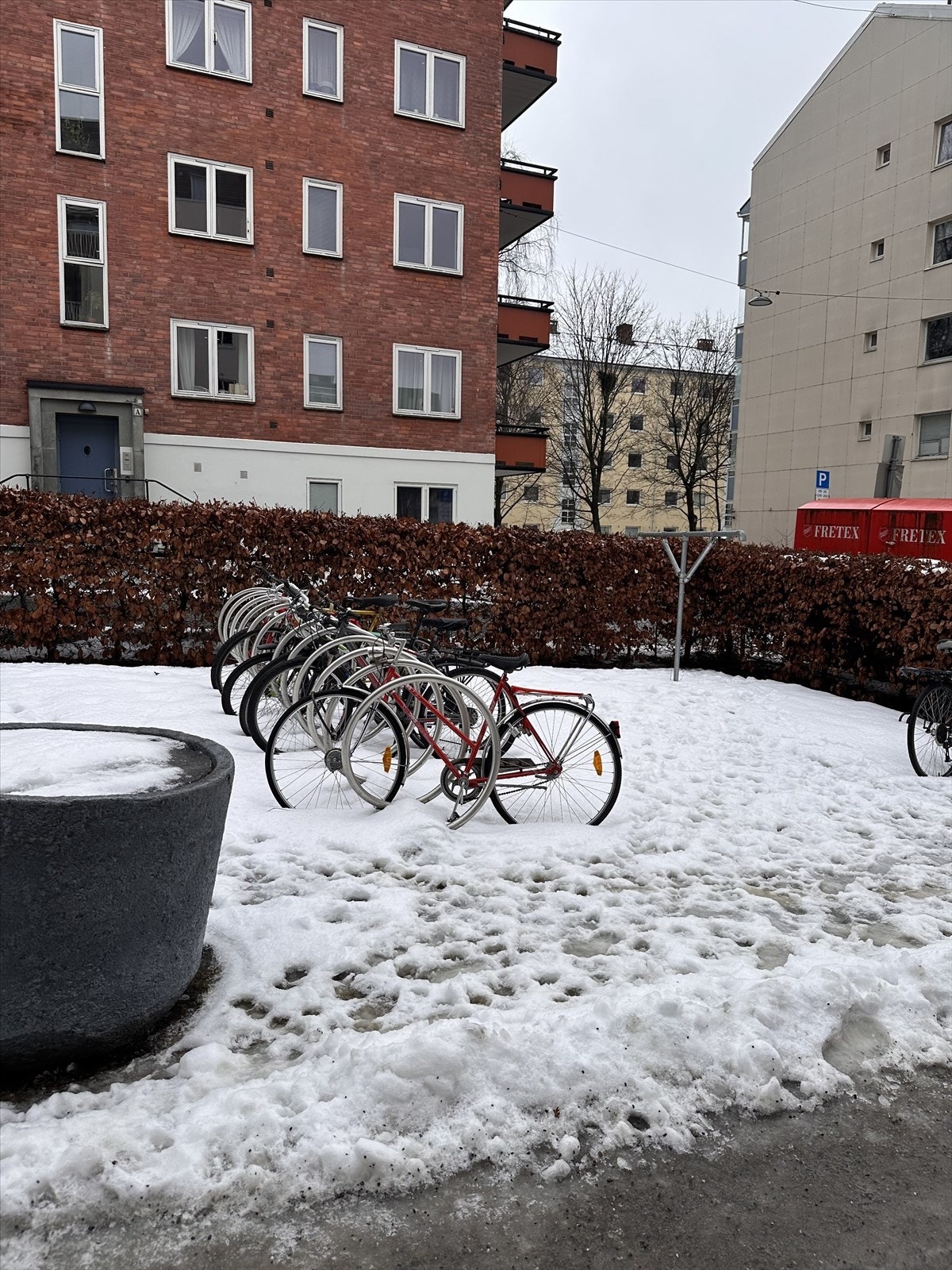 Det er også parkering for sykkel ute om ønskelig. Galleribilde