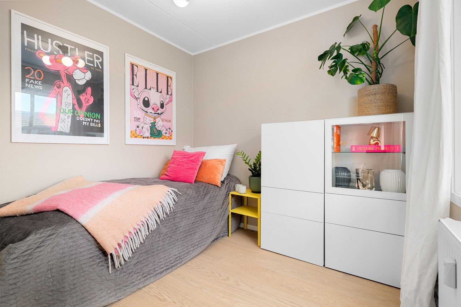 Leilighetens andre soverom passer utmerket som barnerom, gjesterom eller kontor. Galleribilde