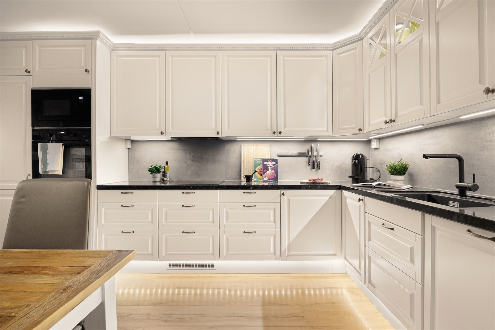 Lyst og moderne kjøkken fra 2019. Galleribilde