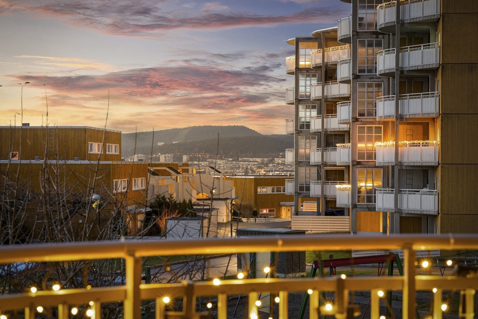 Balkongen byr på nydelig utsikt og fine omgivelser. Galleribilde