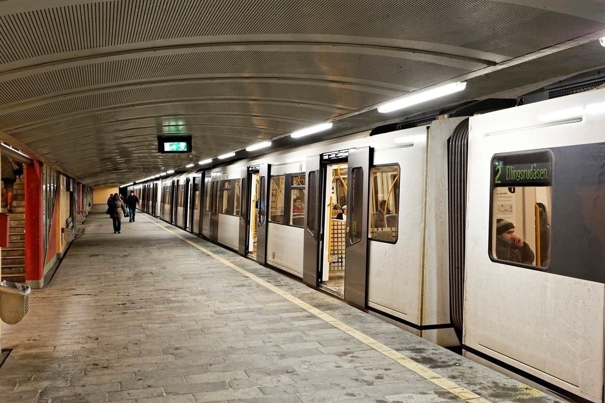 T-banen kan tas fra Lindeberg T, kort gangavstand fra leiligheten. Galleribilde