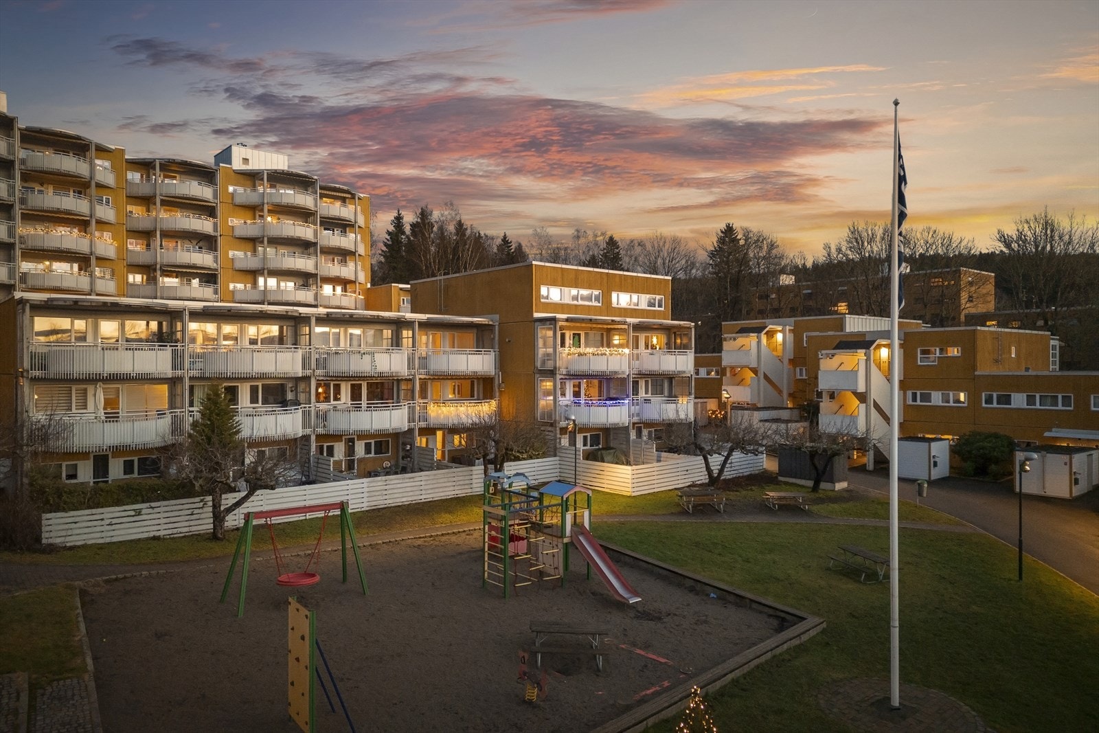 Boligen ligger i et hyggelig og barnevennlig nabolag. Galleribilde