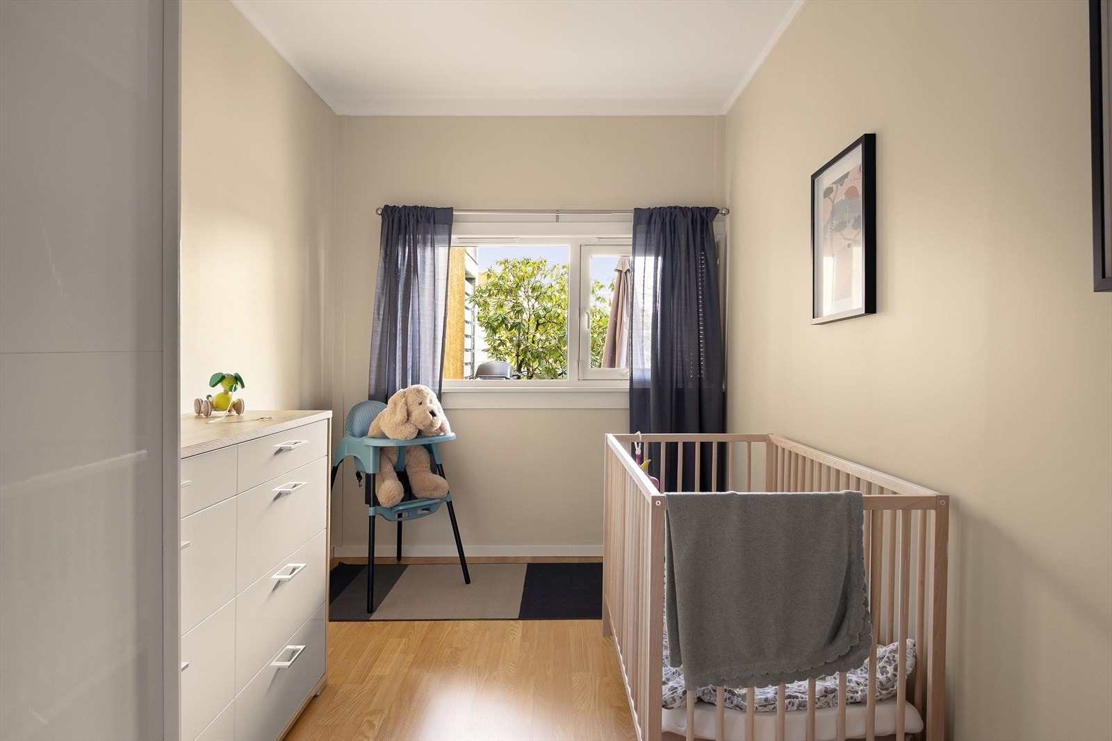 Rommet fremstår lyst og innbydende med en behagelig atmosfære. Galleribilde