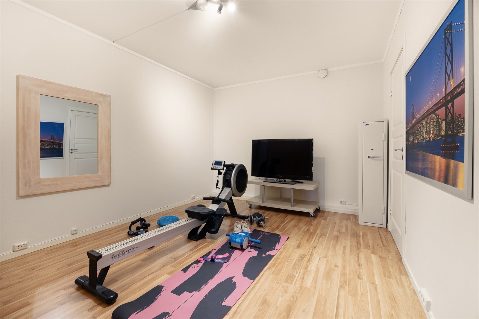 Disponibelt rom i underetasjen som gir fleksible bruksmuligheter etter behov. Galleribilde