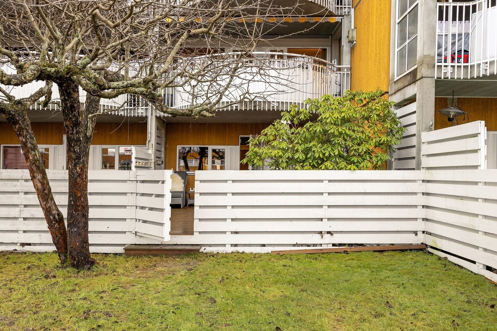 Uteplass med grønt utsyn og skjermet beliggenhet Galleribilde