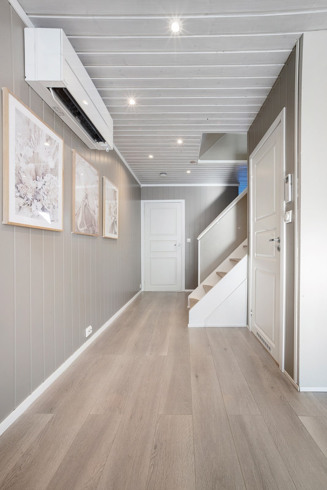 I 1. etasje er det et praktisk kott for oppbevaring Galleribilde