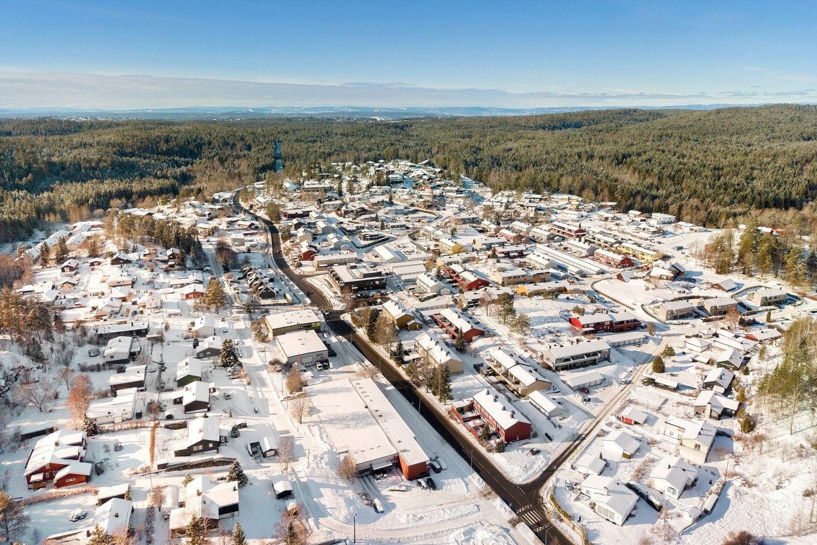 Ønsker du ytterligere servicetilbud har Ski Storsenter 145 butikker og spisesteder, kinosenter med 8 saler og bowlinghall Galleribilde