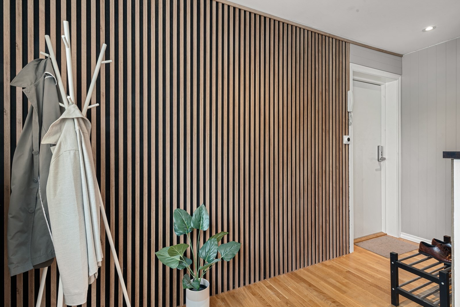 Du blir ønsket velkommen inn i en hyggelig entree. Galleribilde