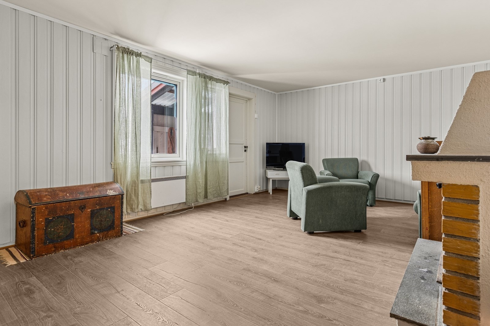 Lys og koselig stue i underetasjen. Galleribilde