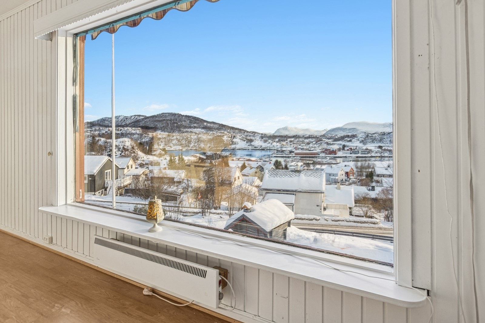 Sjekk utsikten fra stuevinduet! Galleribilde