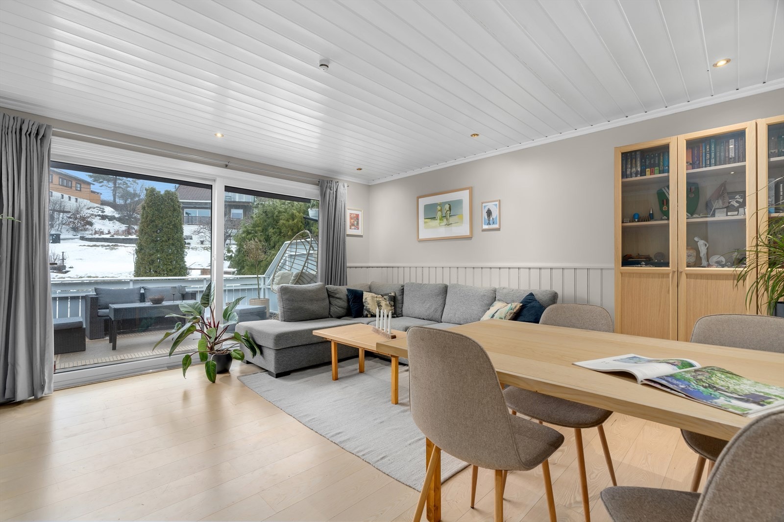 Taket har spotter i tak som gir godt med belysning. Galleribilde