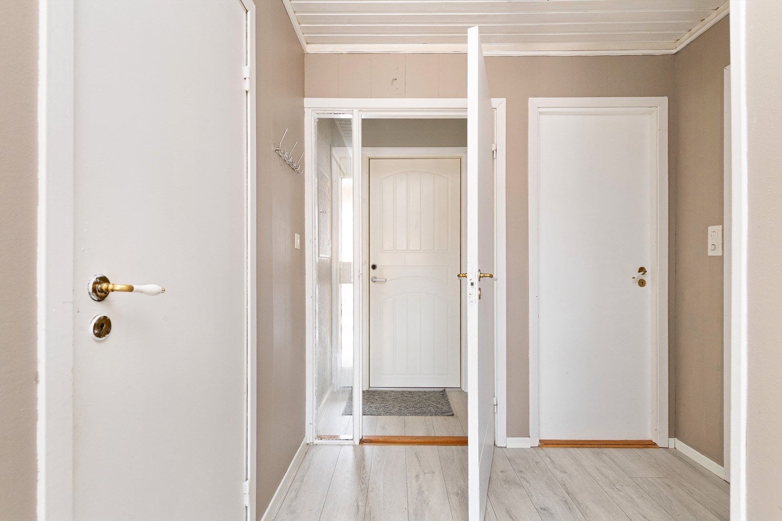 Vindfang og entré. Galleribilde