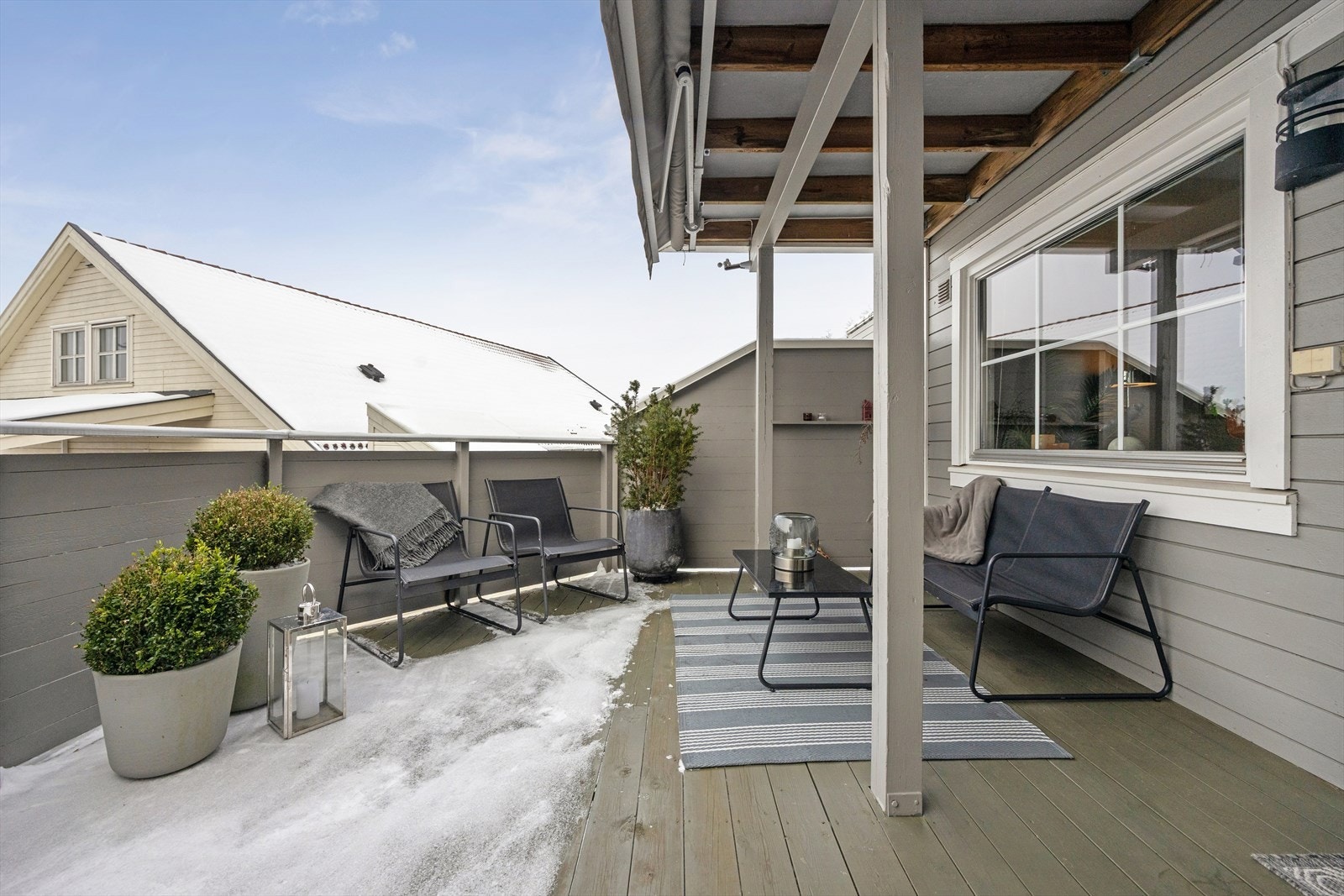 Flott vestvendt terrassen på 26 kvm med sol fra ettermiddagen til solnedgang Galleribilde