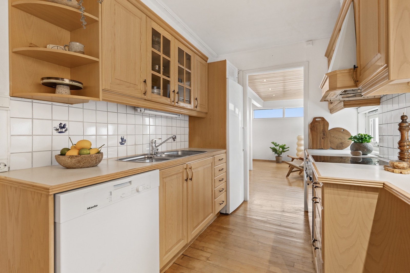 Innredningen har avsatt plass til frittstående hvitevarer og røropplegg til oppvaskmaskin Galleribilde