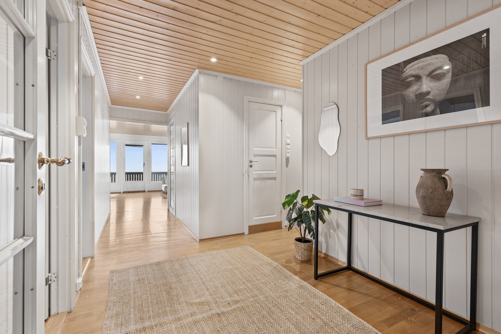 Romslig gang Galleribilde