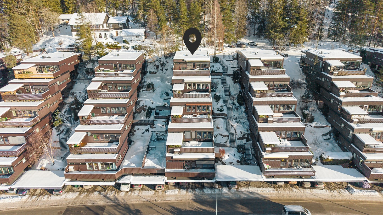 Her bor du med marka som nærmeste nabo, med tilgang til flotte lysløyper, gå- og sykkelstier, samt idylliske tjern med muligheter for både bading og fiske Galleribilde