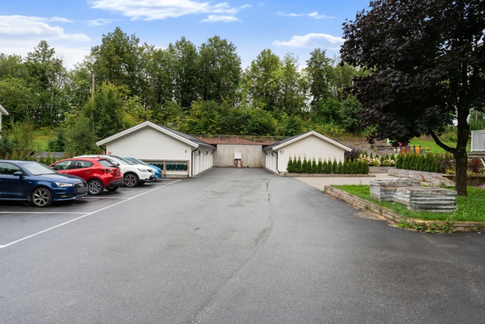 Sameiet har gode parkeringsarealer Galleribilde