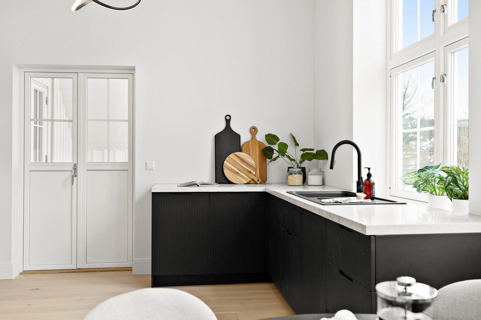 Med god benk- og skapplass. Galleribilde