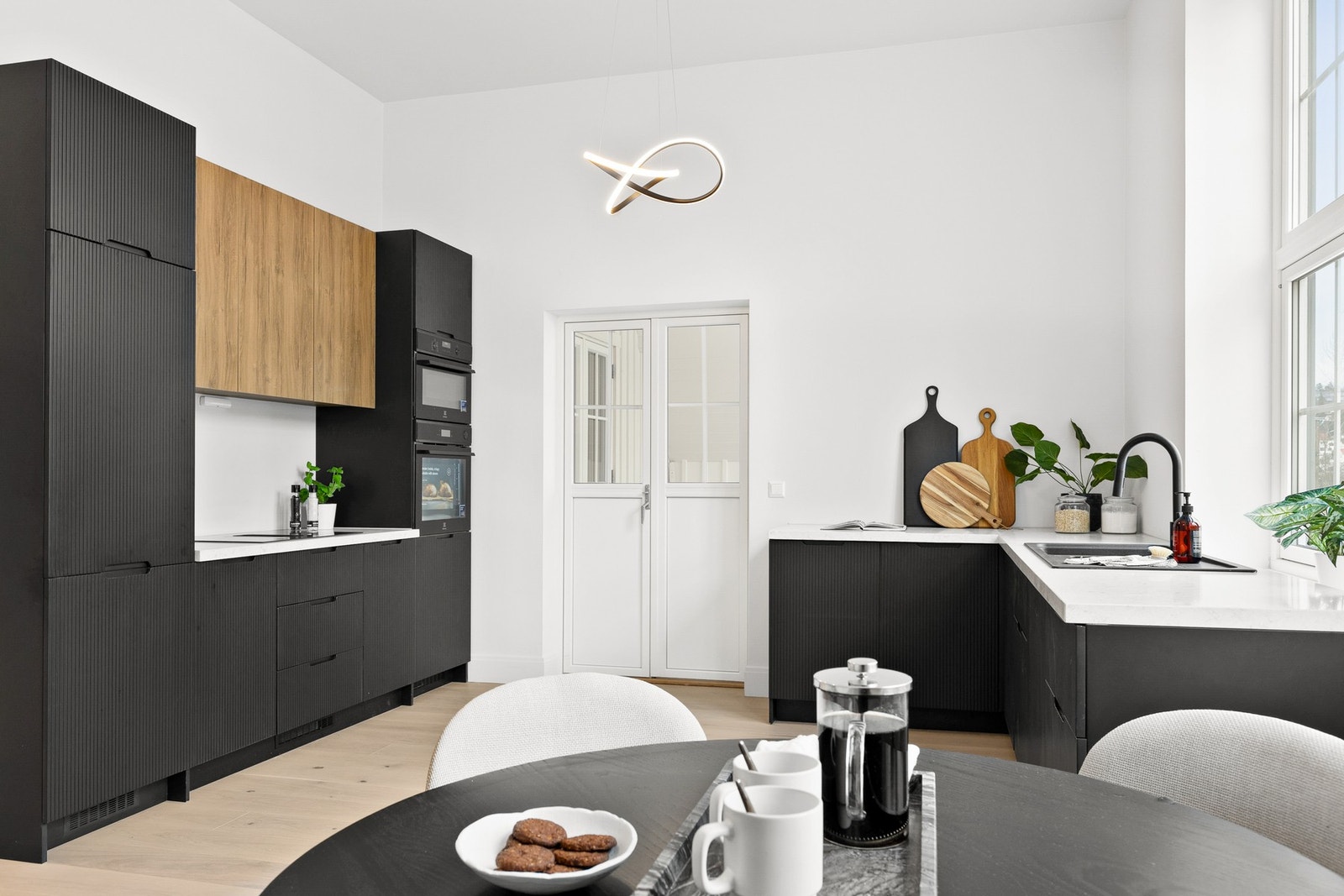 En romslig 4-romsleilighet med en gjennomgående god standard. Galleribilde