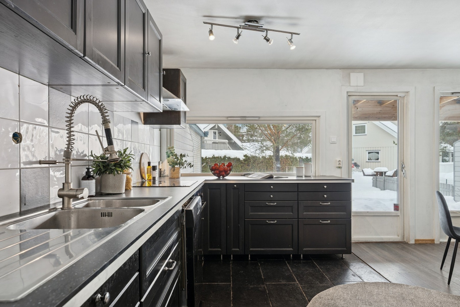 Det slippes godt med naturlig lys inn. Galleribilde