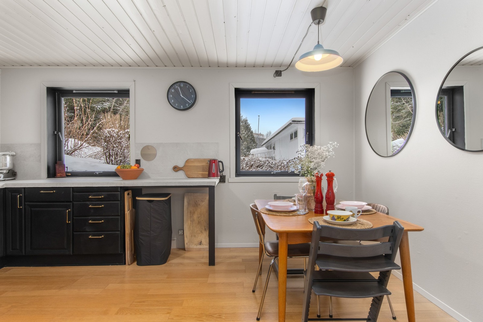 God plass til spisebord på kjøkken. Galleribilde