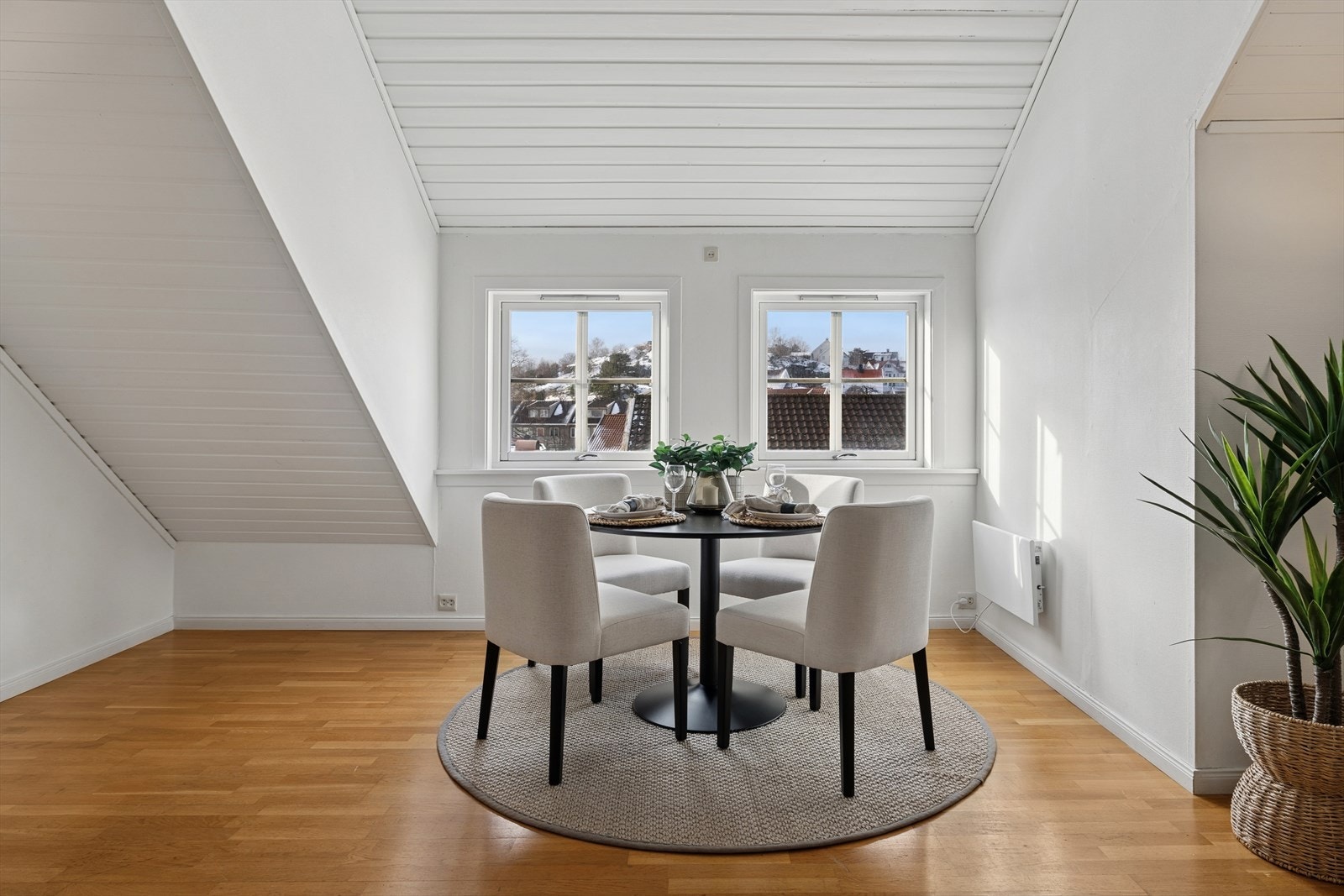 Den høye himlingen gir en ekstra god romfølelse. Galleribilde