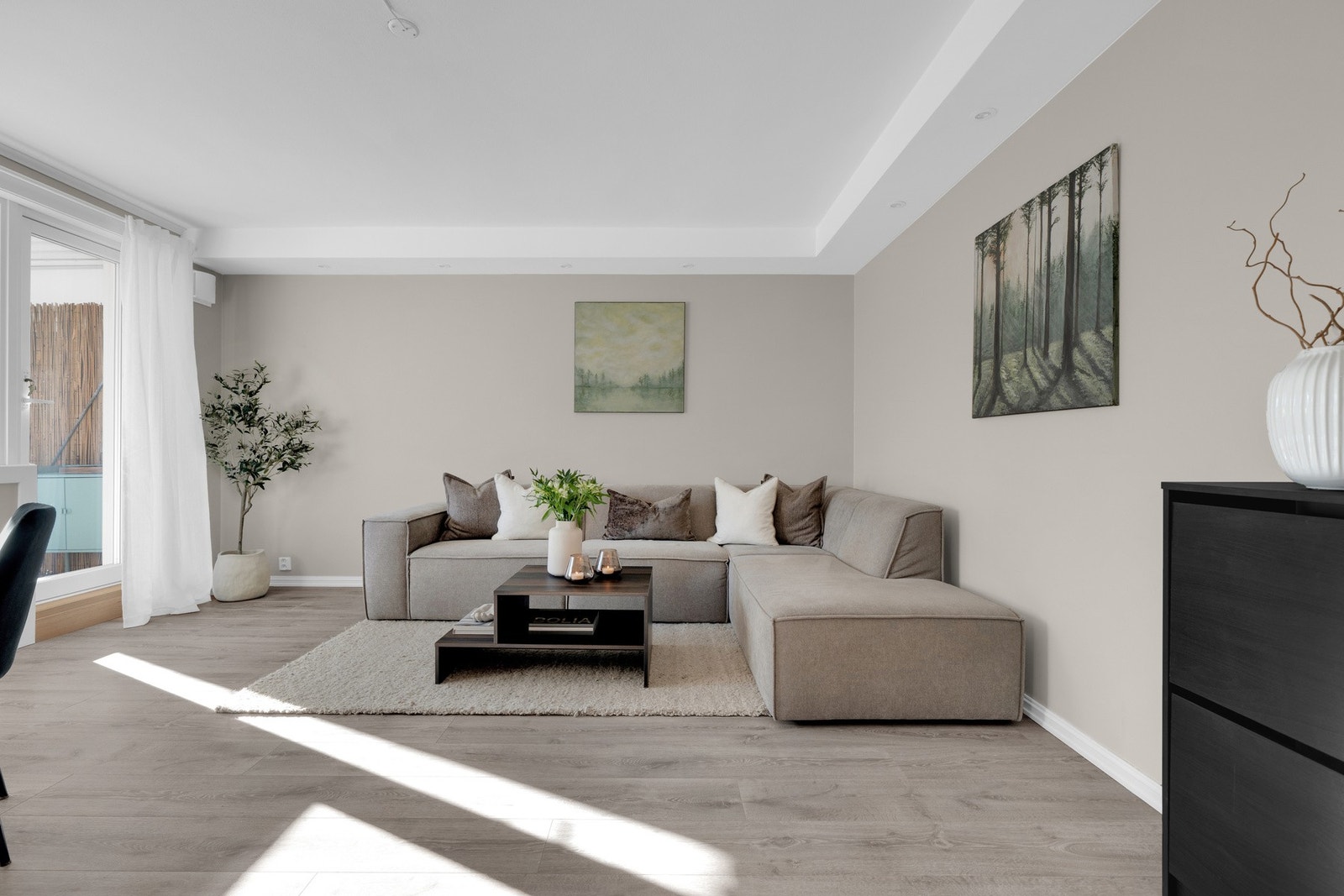 Dette er rommet for sosiale sammenkomster i selskap med venner, gode middager og avkobling. Galleribilde