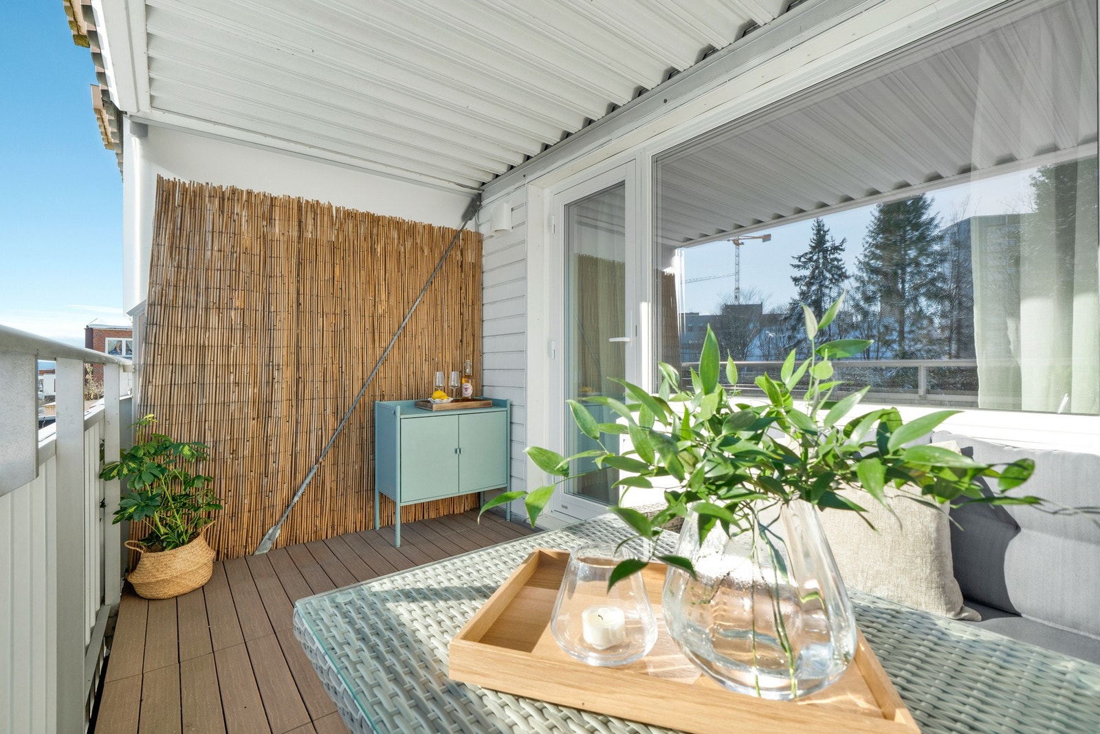 Her får du gleden av en herlig balkong på ca. 8 kvm. Dette er stedet du kan slappe av på varme sommerdager og nyte sommerkveldene med venner og familie. Galleribilde