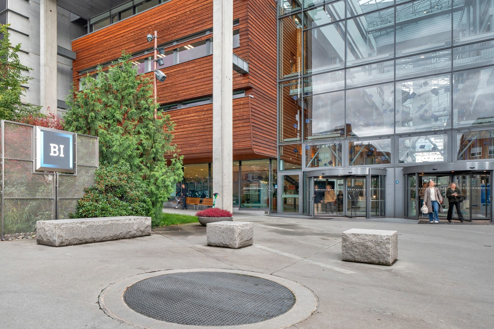 Det tar i underkant av 20 min dersom du vil gå til Handelshøyskolen BI i Nydalen. Galleribilde