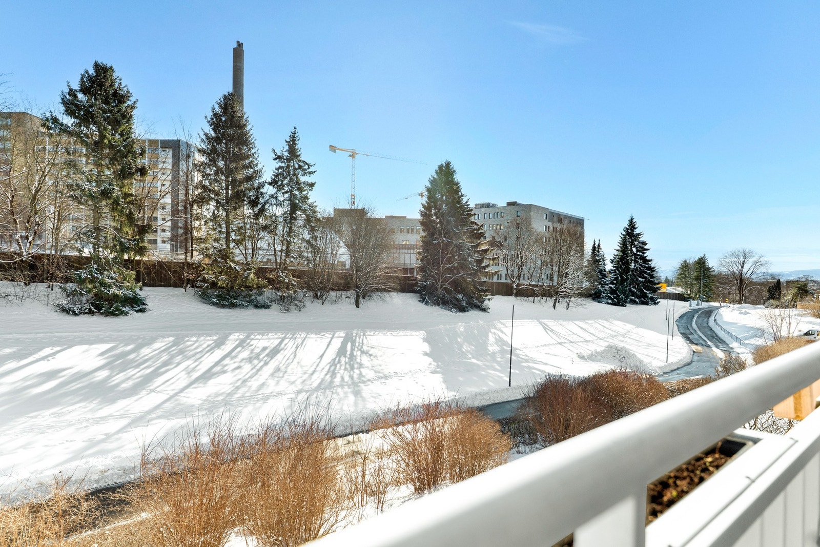 Her er det gode solforhold på sommerstid, samt et flott utsyn mot frodige og grønne omgivelser. Galleribilde