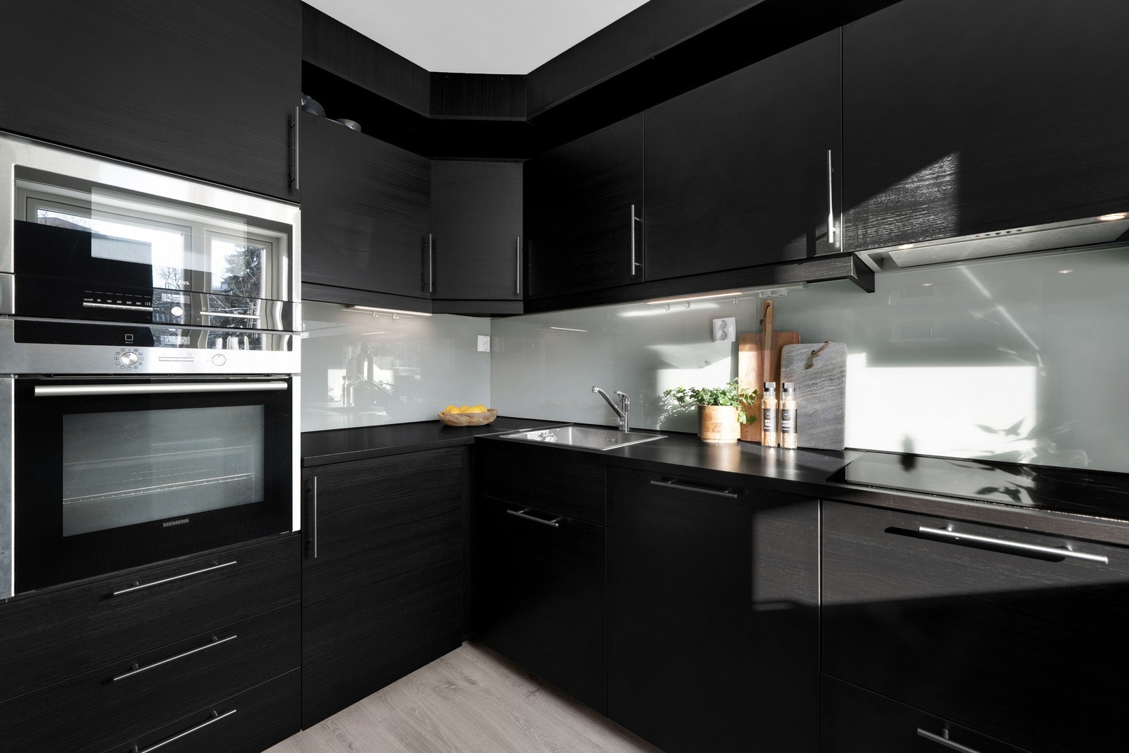 Det er integrerte hvitevarer som medfølger ved salg. Galleribilde