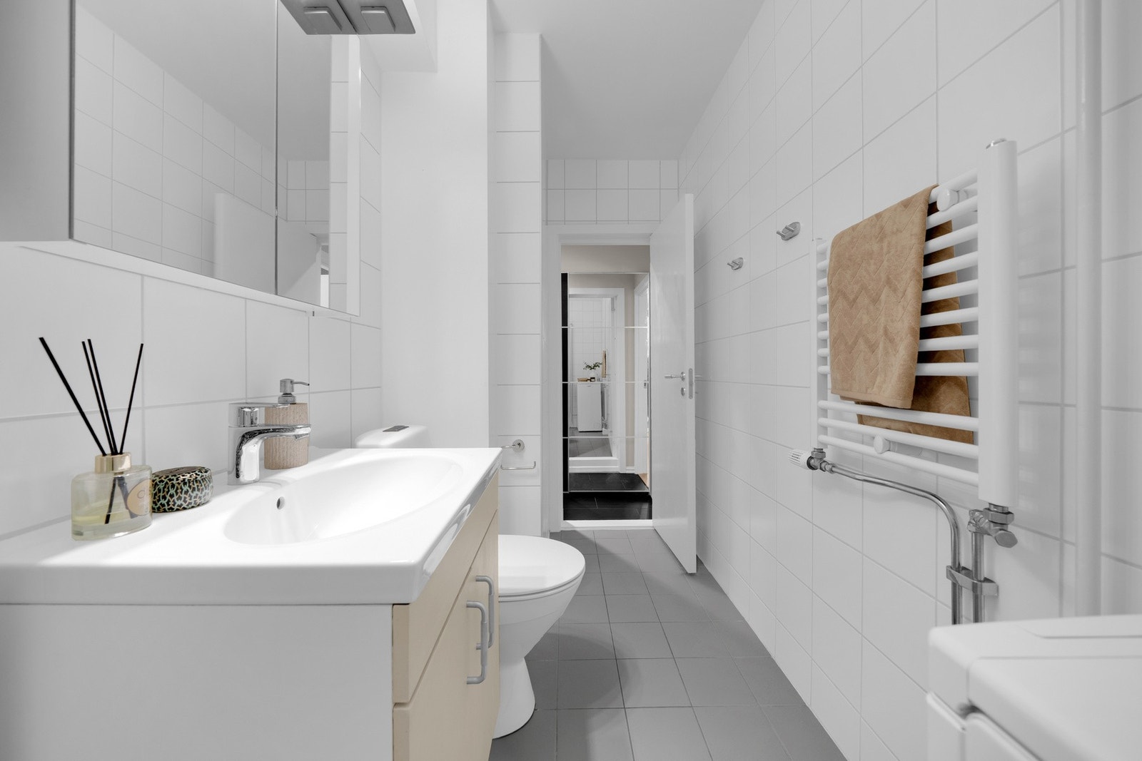 Det er opplegg for vaskemaskin på badet. Galleribilde