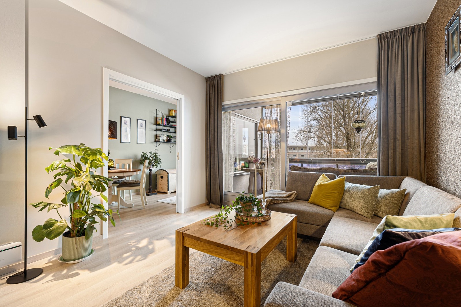 Store vindusoverflater som gir gode lysforhold. Galleribilde