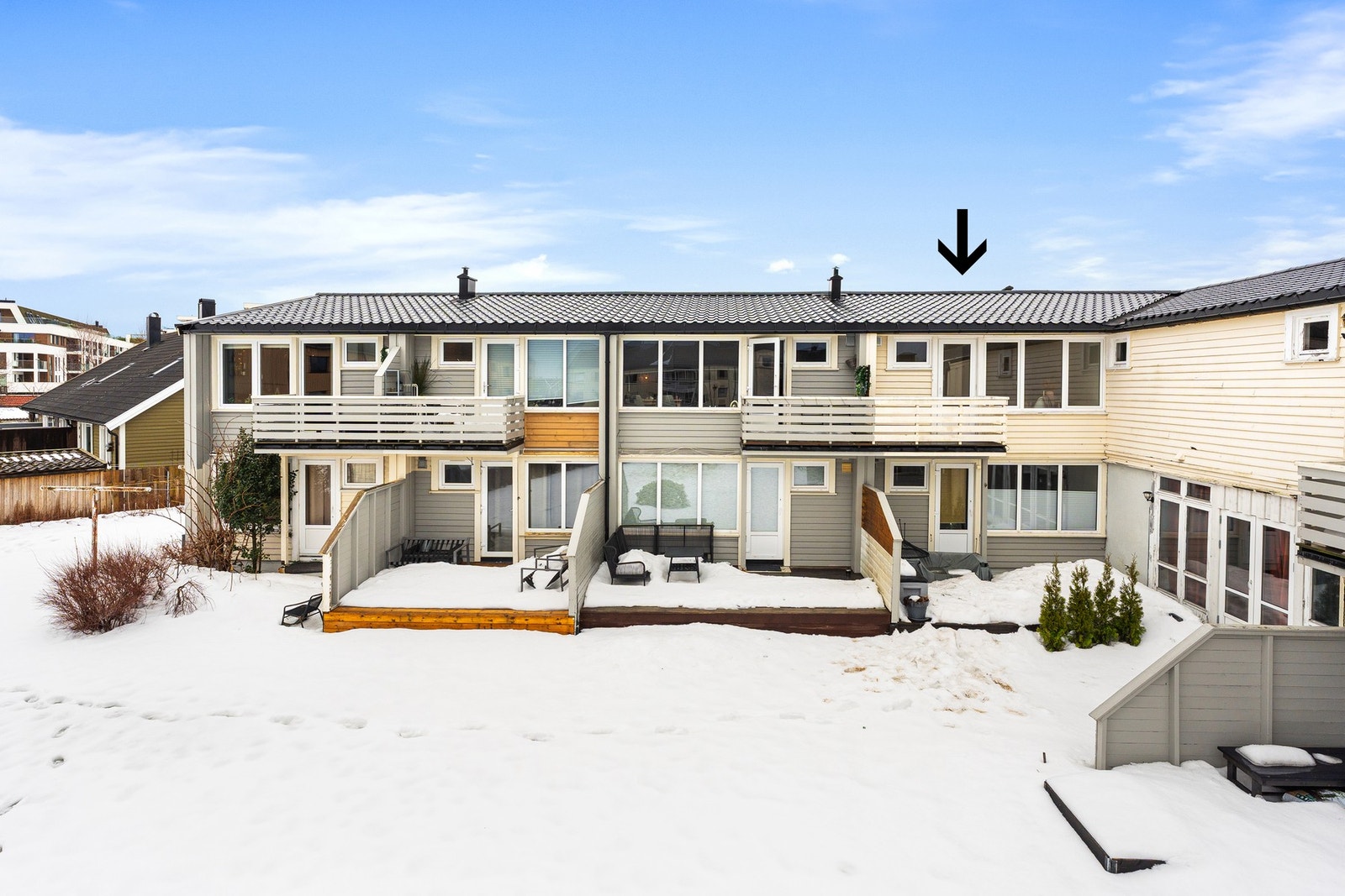 - Veranda venter mot grøntareal som kan benyttes av beboerne - Galleribilde