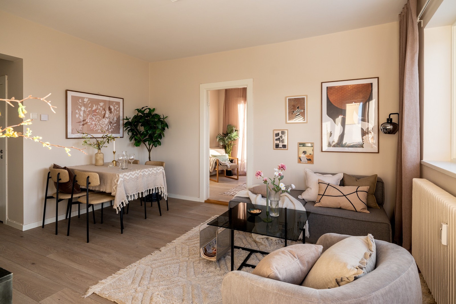 Stuens gode utforming gjør det enkelt å møblere etter eget ønske. Galleribilde