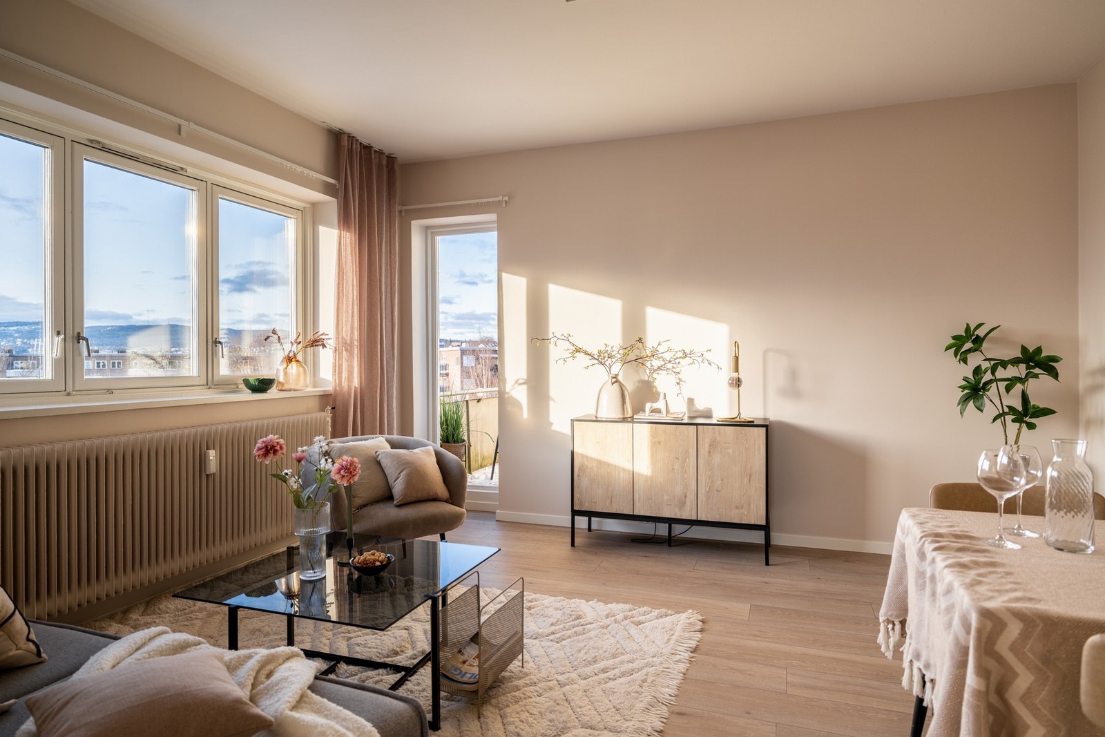 Det er god plass til tilhørende TV-møblement. Galleribilde