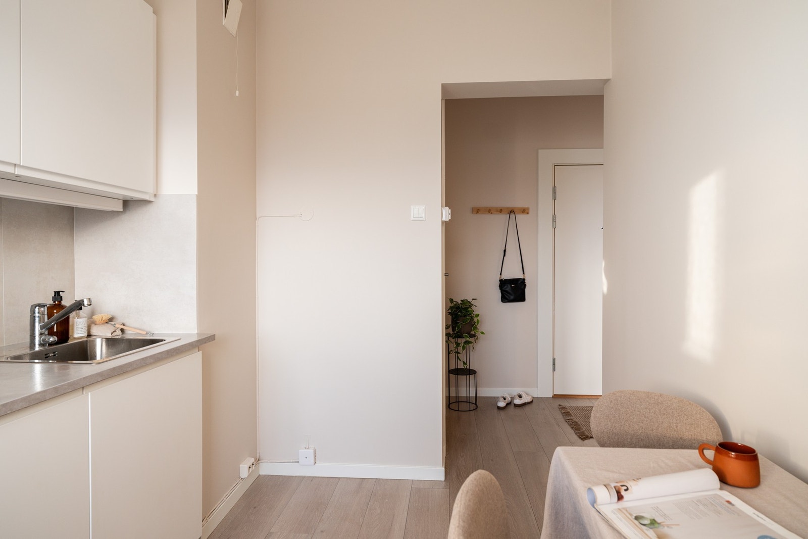 Kjøkkenet kan flyttes ut i stua om du har behov for et ekstra soverom. Galleribilde