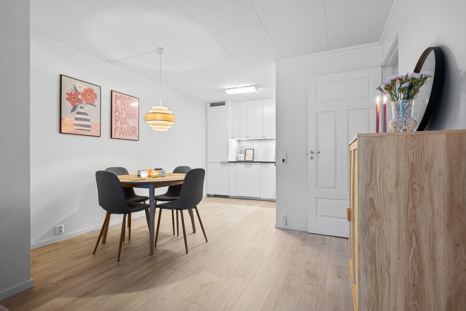 Gulvvarme i stue og kjøkken gir god komfort Galleribilde