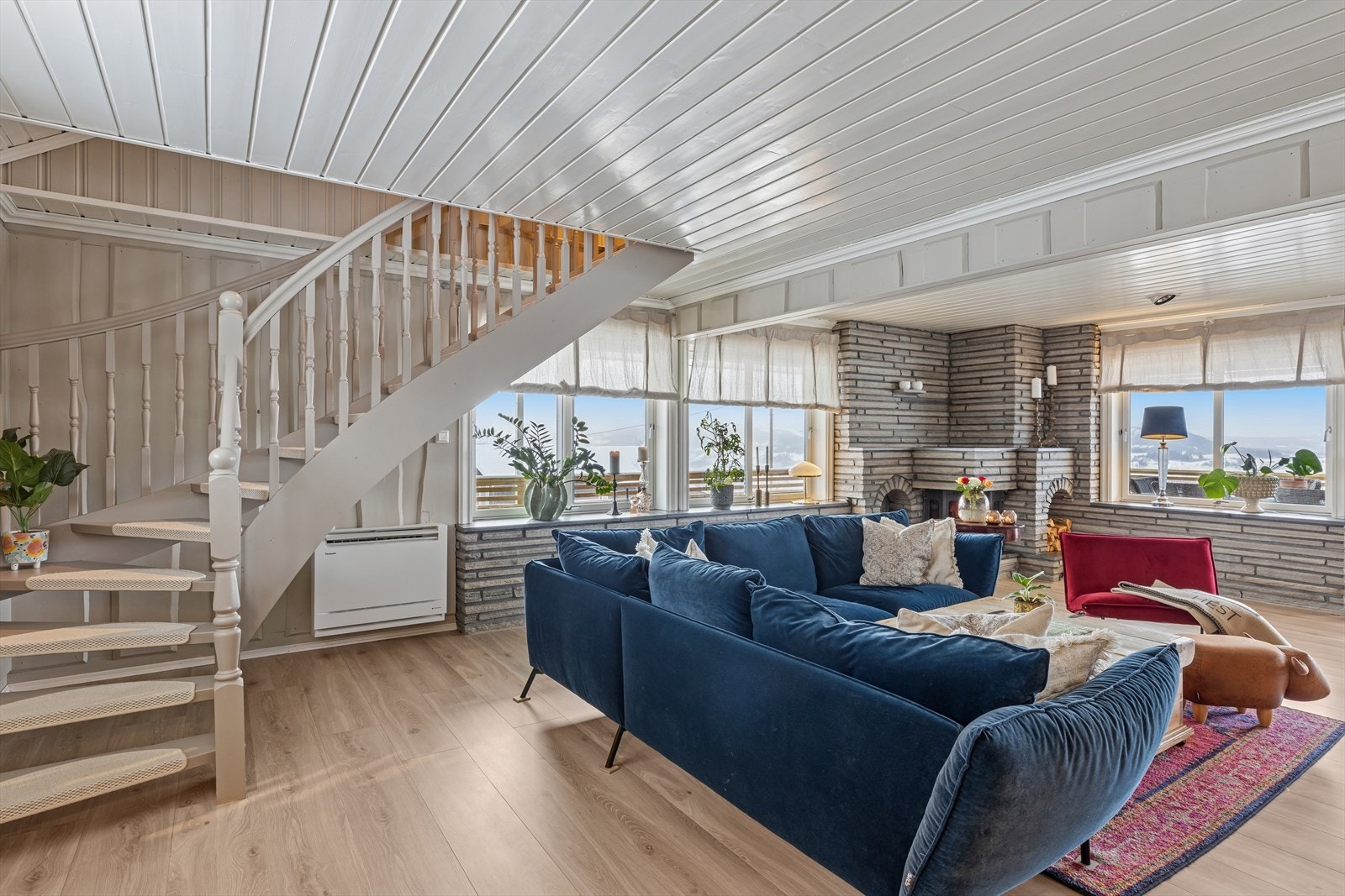 Fra stua har man adkomst opp i boligens 2.etg. Galleribilde