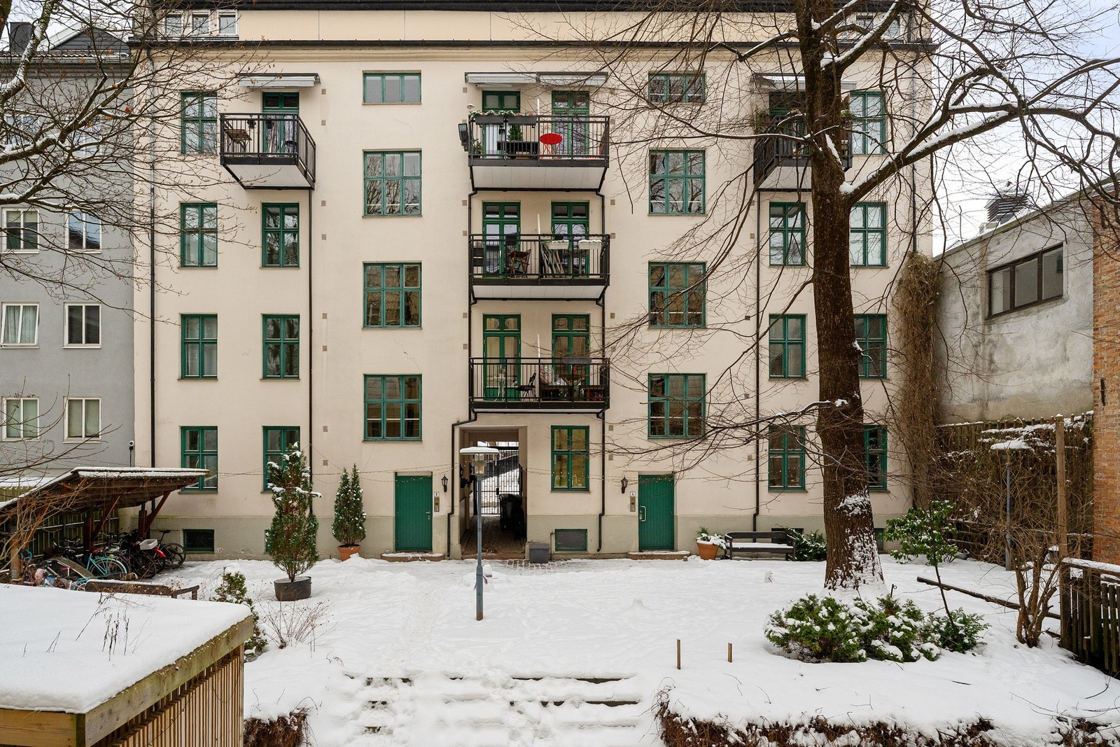 Sameiet har en pent opparbeidet bakgård. Galleribilde