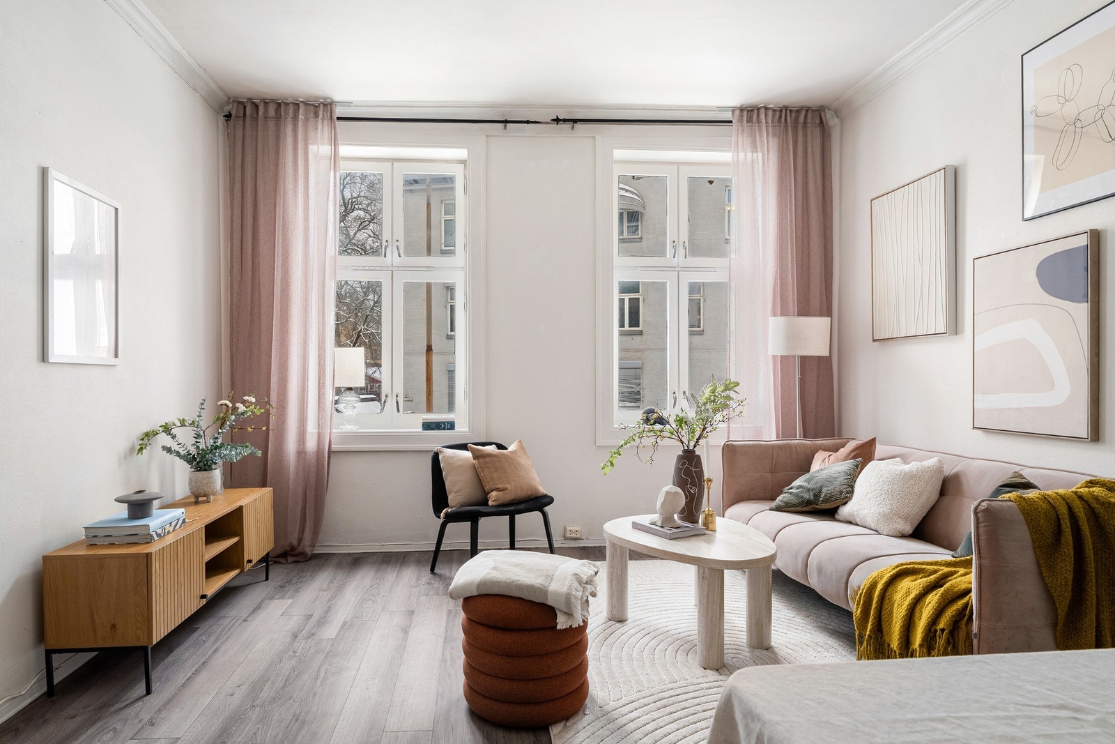 Leiligheten er i dag fullstylet for å gi en tydelig indikasjon på boligens potensial og hvordan den kan fremstå etter oppgradering. Det må påregnes overflateoppussing. Galleribilde